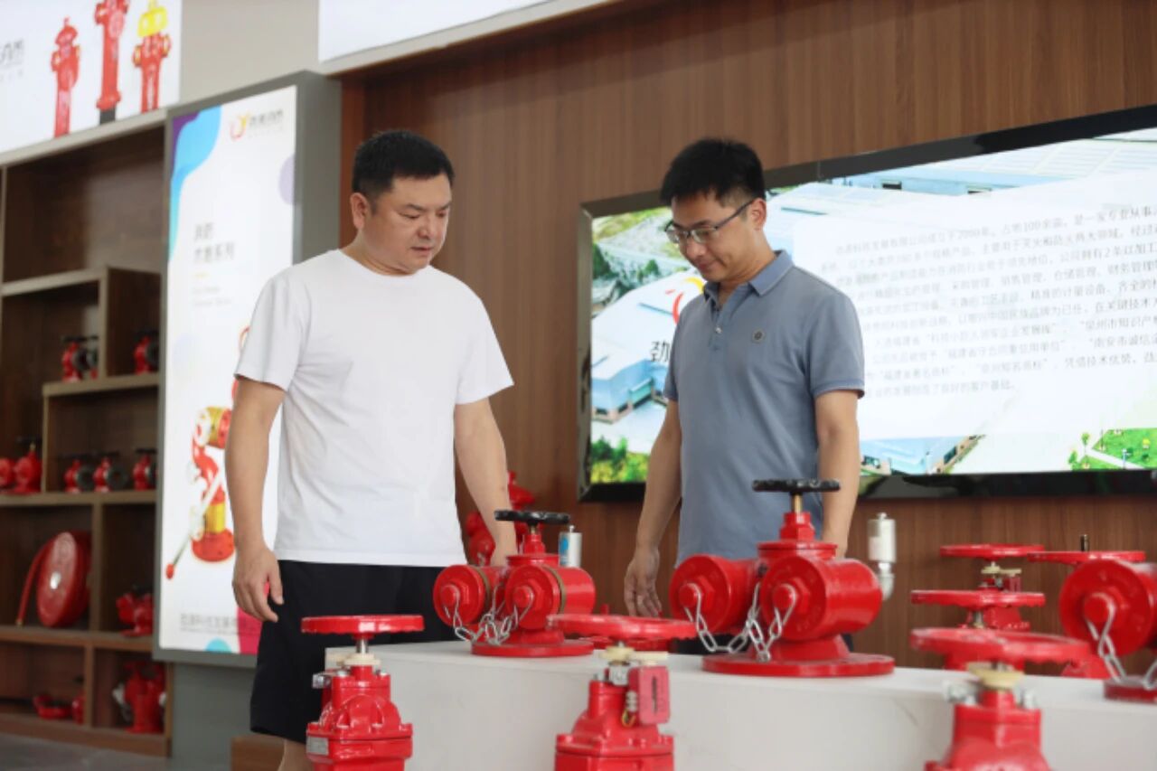The Performance Style of People's Congress Deputies : Hong Shunhuo, Chairman of Jinyuan Fire Protection